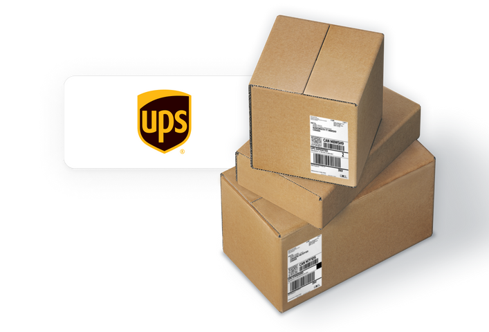 Logo UPS avec trois cartons d’expédition.