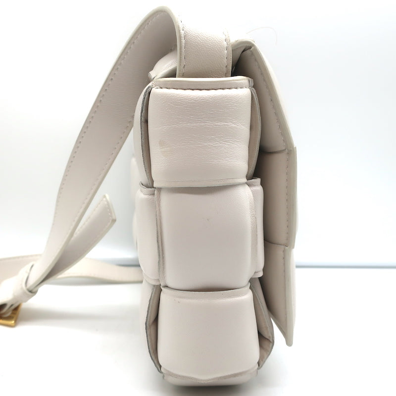 Cassette Leather Crossbody Bag in Beige - Bottega Veneta