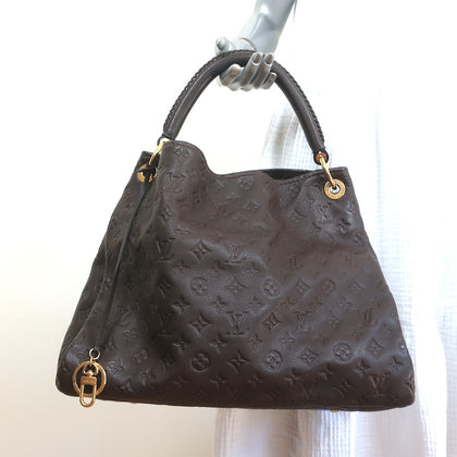 Sold at Auction: Louis Vuitton - Artsy Leather Hobo Bag - Cream Monogram LV  - Size Large