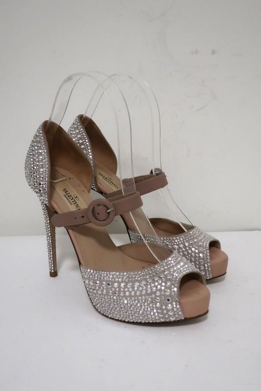 Clancy Evaluatie houten Valentino Microstud Mary Jane Pumps Crystal-Embellished Nude Leather S –  Celebrity Owned