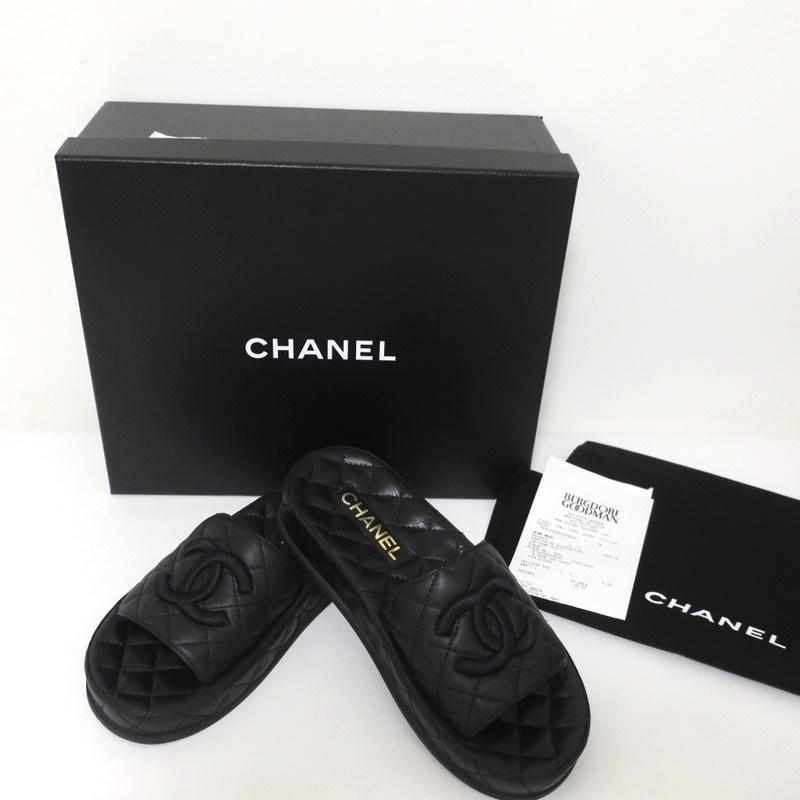 chanel quilted leather slides