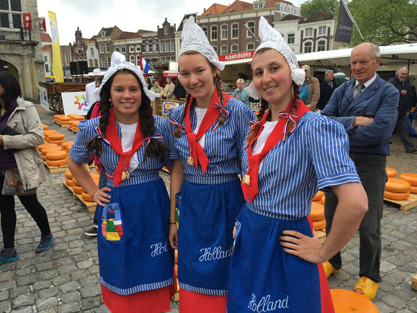 Meisjes auf dem Käsemarkt in Gouda