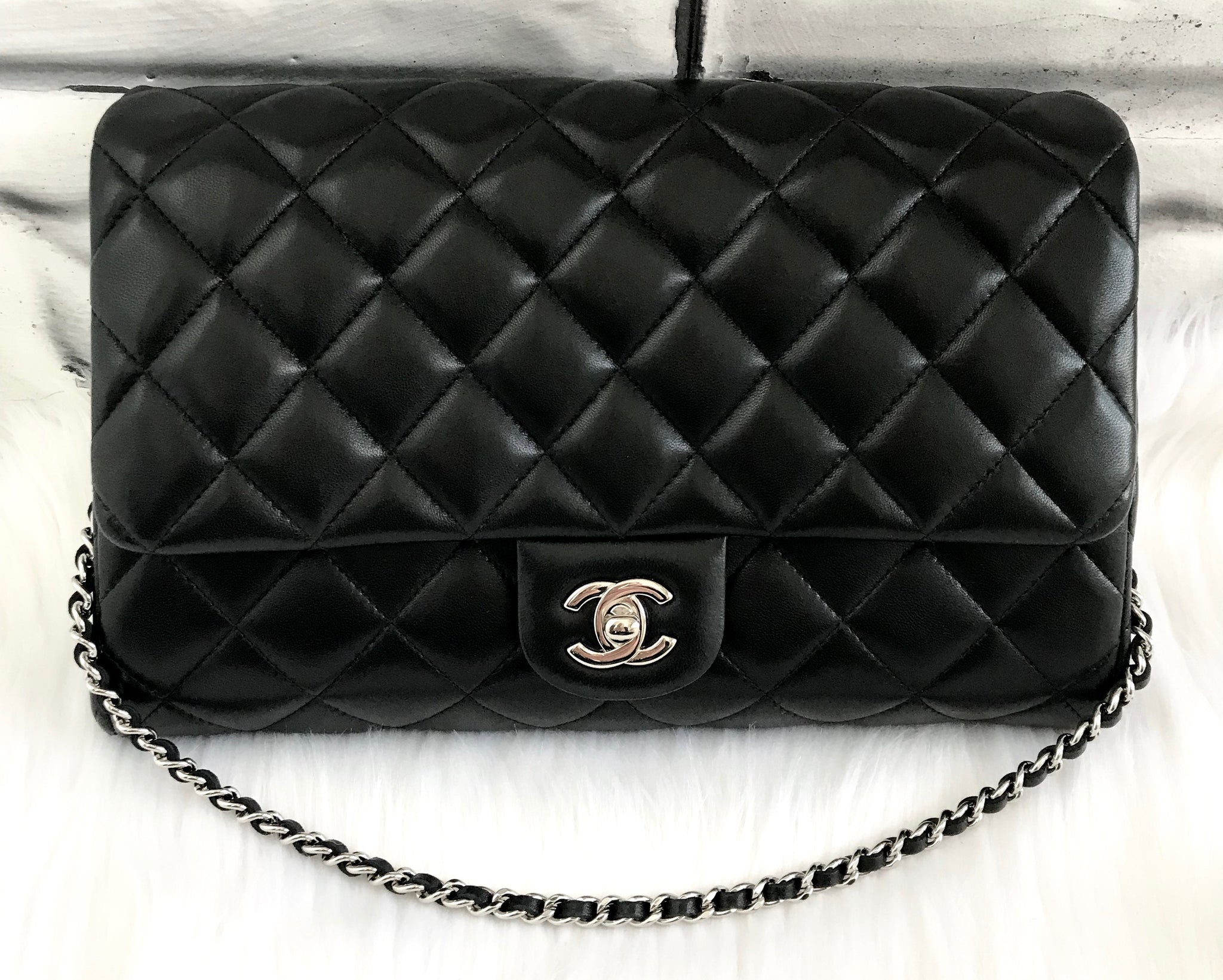 chanel lambskin clutch with chain