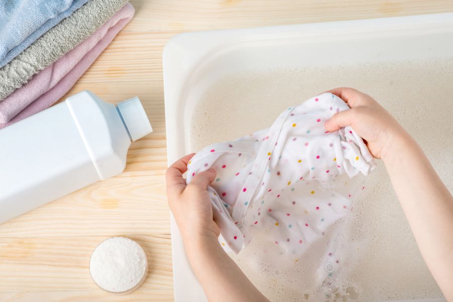 How to Wash Baby Clothes by Hand 