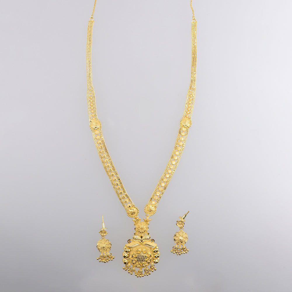 Sukkhi Yummy Traditional Floral Design 18kt Gold Plated Golden Forming Necklace Set For Women
