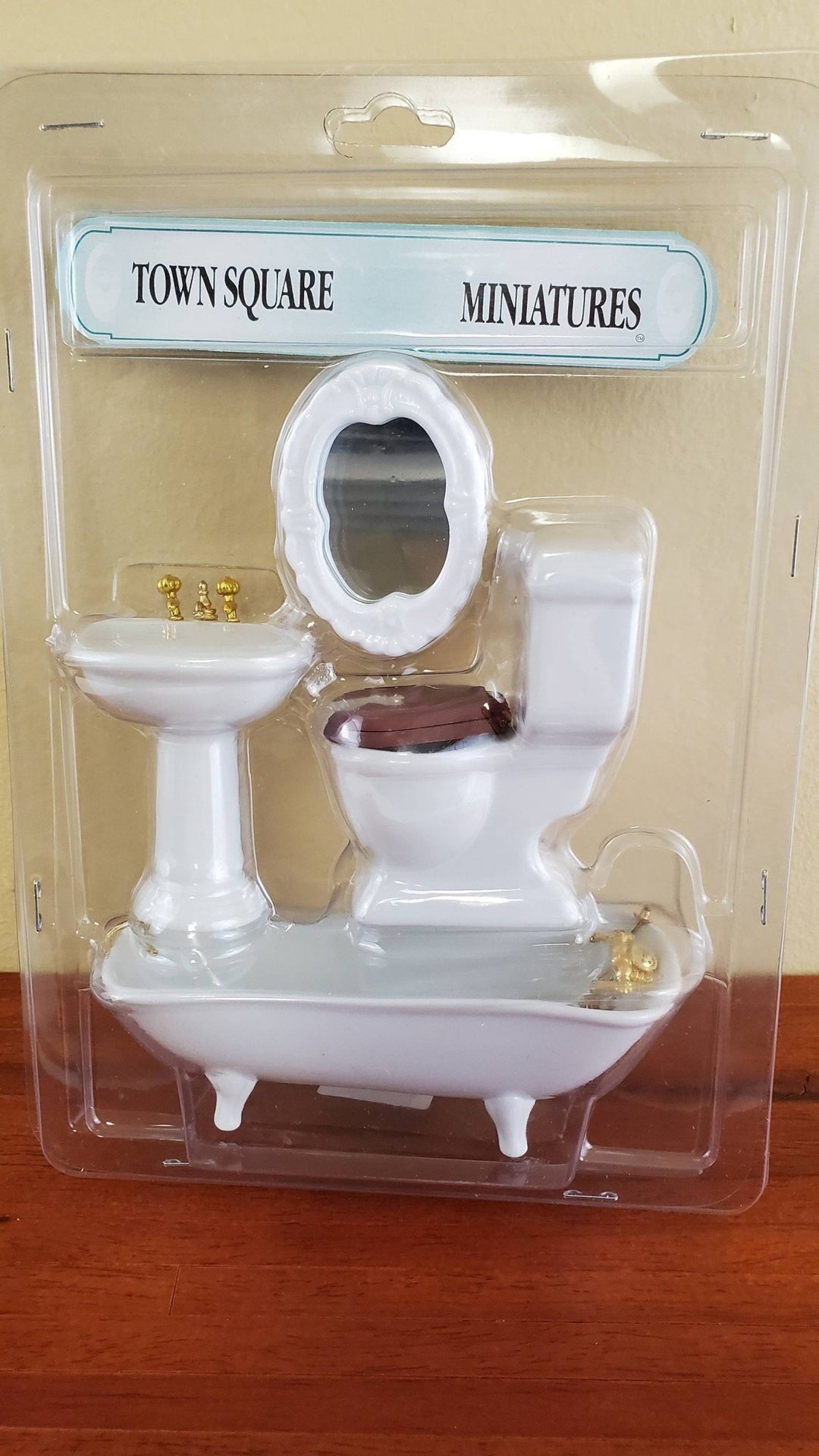 Dollhouse Miniature Bathtub Gold Faucets White Ceramic 1:12 Scale Bathroom  Tub - Miniature Crush