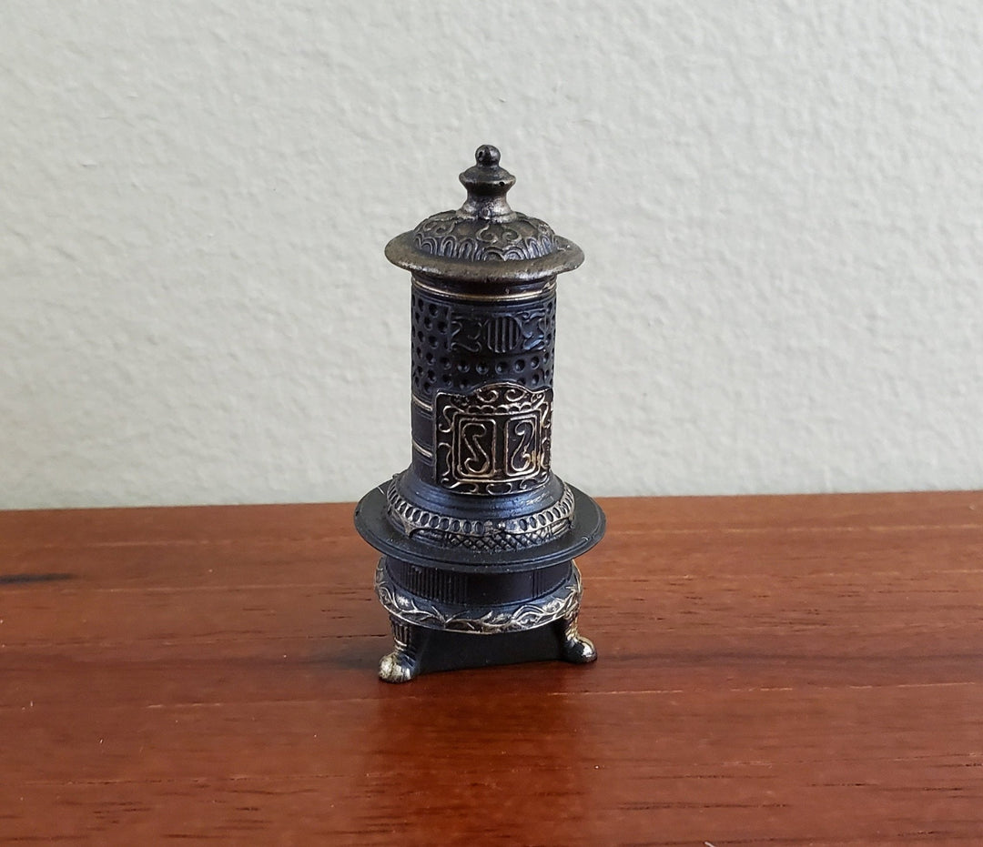 https://cdn.shopify.com/s/files/1/0001/9025/1052/products/dollhouse-miniature-half-scale-parlor-parlour-stove-124-scale-victorian-resin-809252.jpg?v=1686416088&width=1080