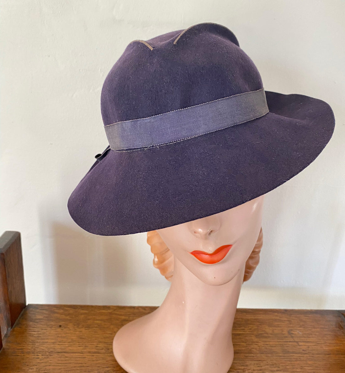 Sandet stressende nitrogen 30s Vintage Women's Fedora Hat Slouch Film Noir Dark Blue Stitched Low –  Mags Rags
