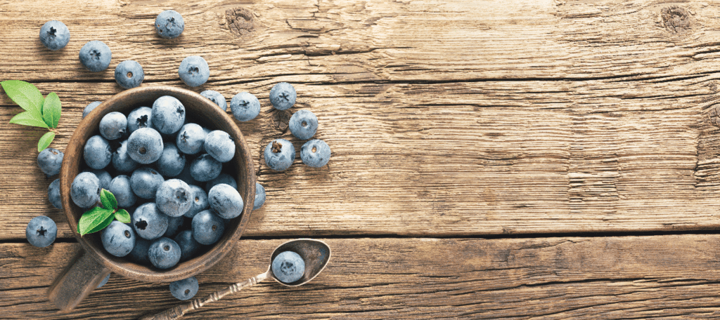 what are nootropics: blueberries on a wooden bowl