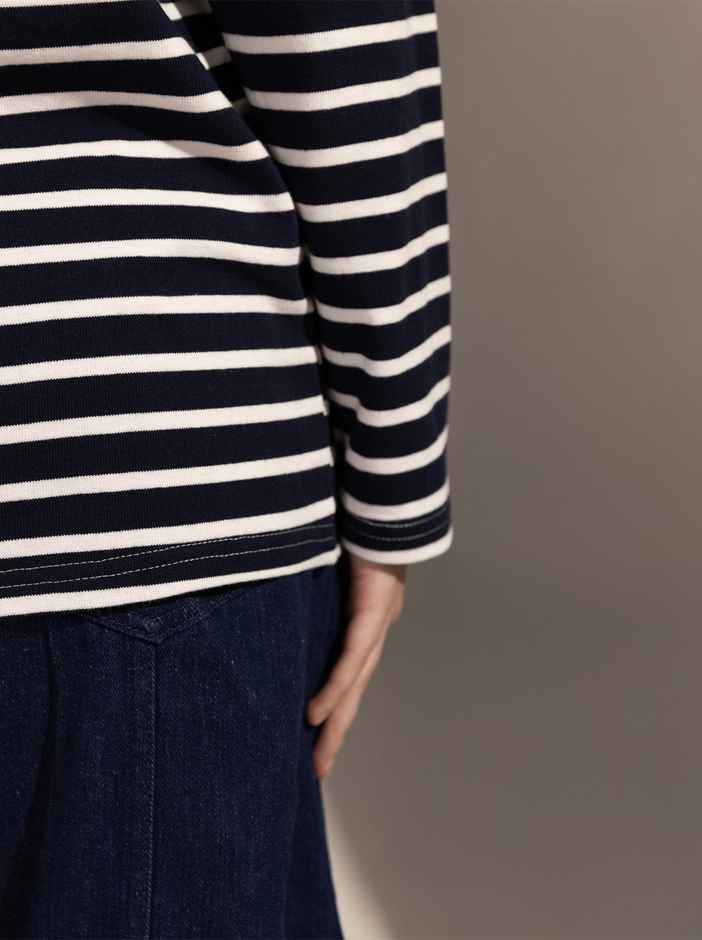 KIRA DEBOSS T-SHIRT TOP BLACK STRIPES