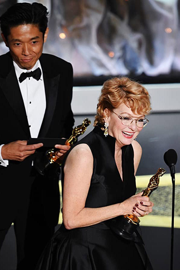 Vivian Baker and Kazu Hiro accept the Academy Award for Bombshell