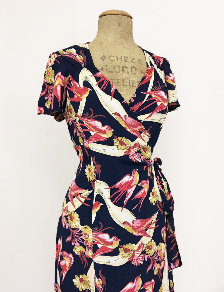 Navy Vintage Swallow Print Biasa Sweetheart Wrap Dress – Loco Lindo
