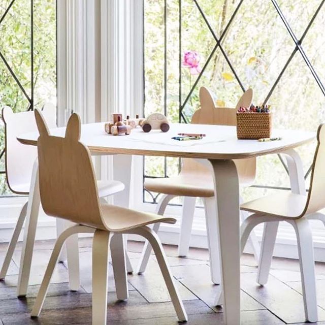 oeuf table and chairs