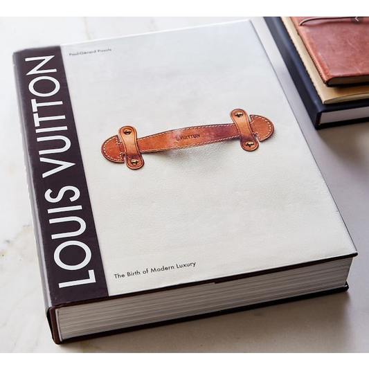 Little Book of Louis Vuitton: The Story of the Iconic Fashion House (Little  Books of Fashion, 9): Homer, Karen: 9781787397415: : Books