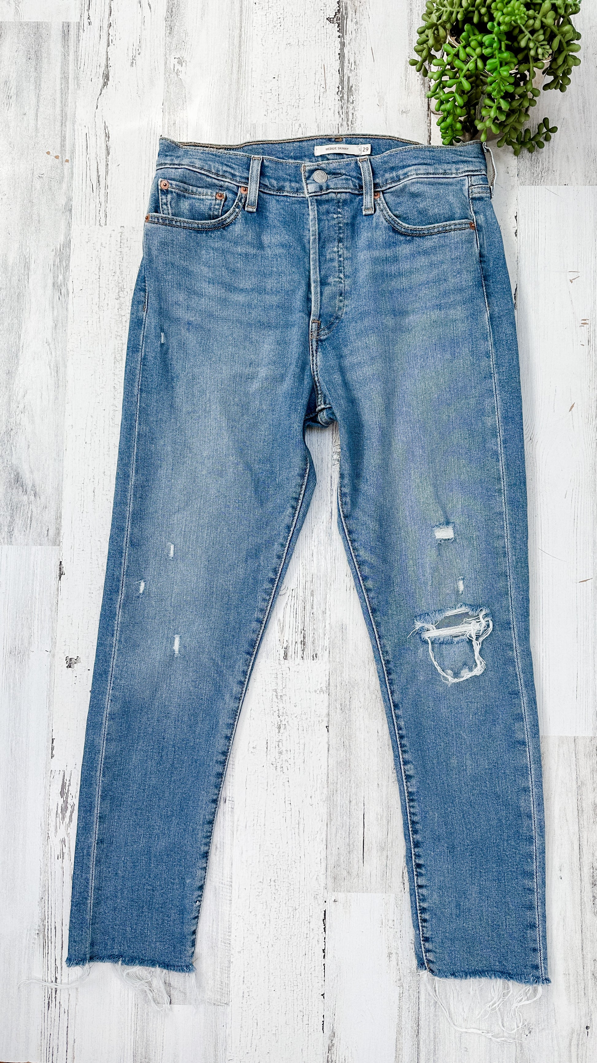 Levi's Wedgie Skinny in Blue Spice Distressed Jeans (29 or 8) – The  Wandering Wardrobe Truck