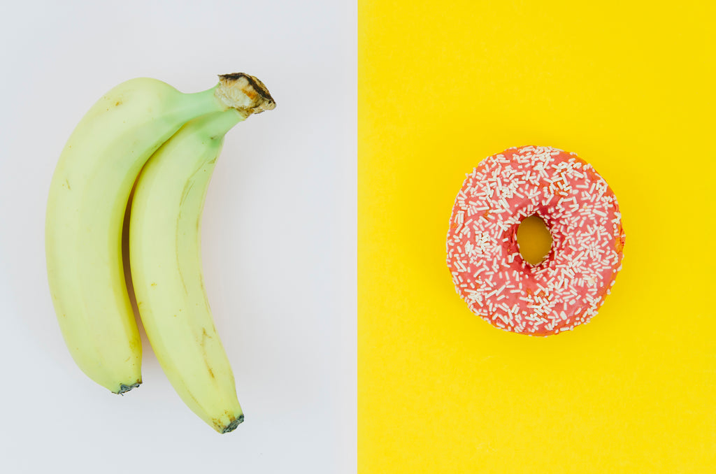 Bananen und ein Donut