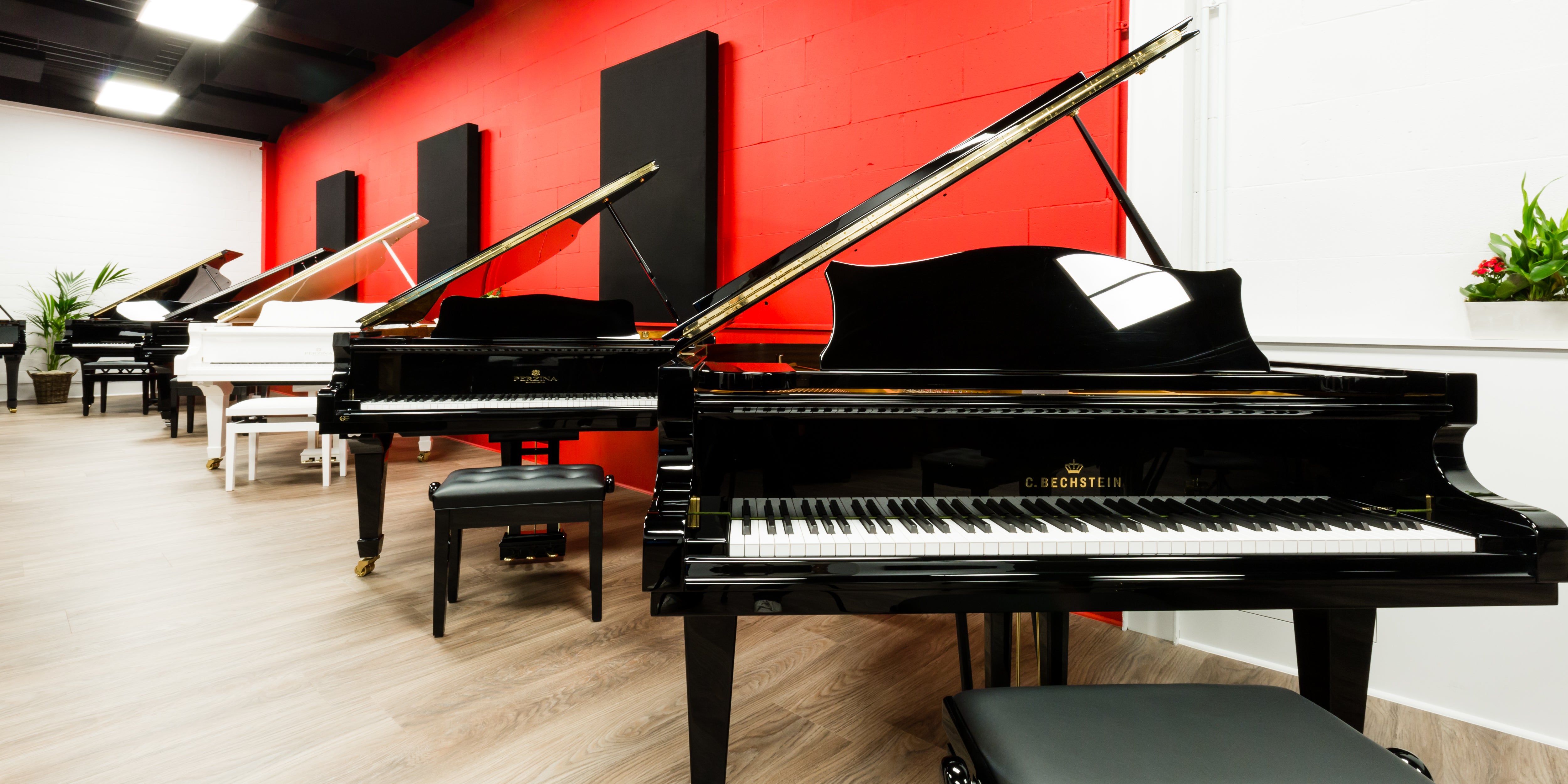 zwaard Oh Graf Bol Pianos in Kalmthout, België | Bezoek onze winkel