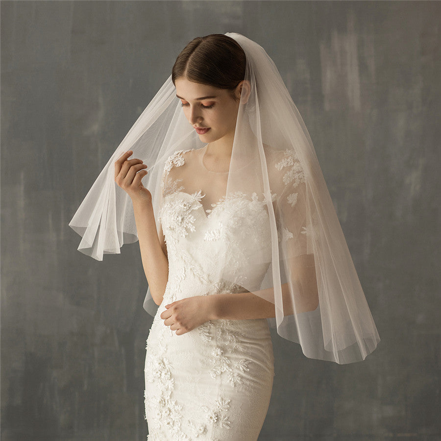 Aukmla Wedding Bridal Veils Ivory Beautiful Long Veil with Lace and Metal  Comb at the Edge Cathedral Length (Ivory) : Everything Else 