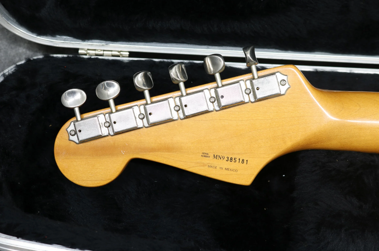 1999 Mexican Fender Stratocatser (Hank Marvin)