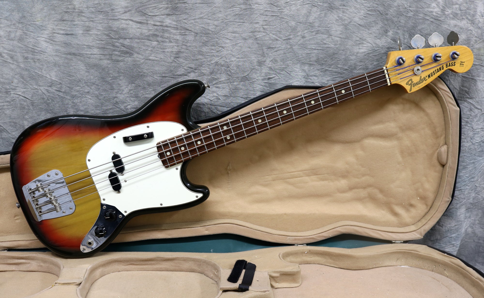 1975 fender mustang bass