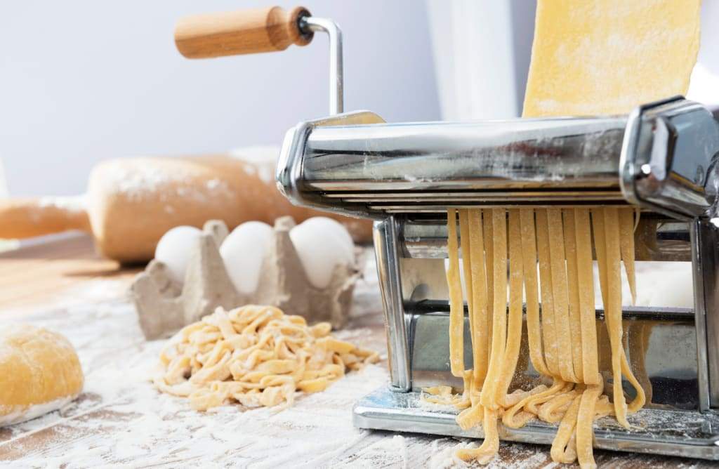 https://cdn.shopify.com/s/files/1/0002/8055/9622/t/28/assets/59e5bde1ab0b--mperia-pasta-maker-canada-sp150-1.jpg?v=1619622806