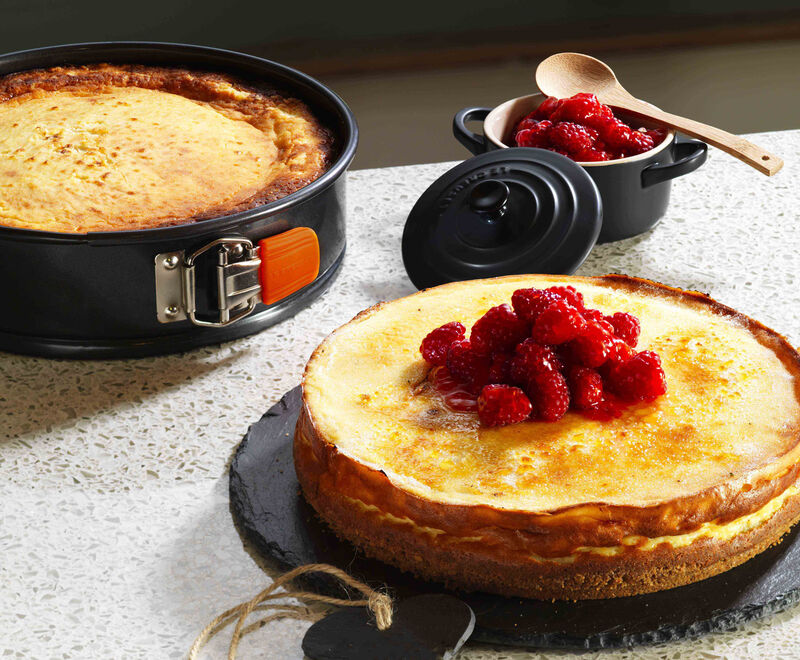 https://cdn.shopify.com/s/files/1/0002/8055/9622/t/28/assets/5df0a211ea8e--lecreuset-cake.jpg?v=1614886243