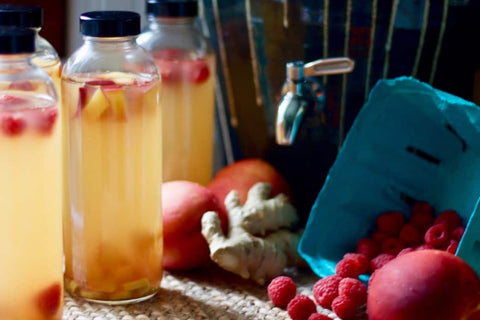 Kombucha maison et fruits