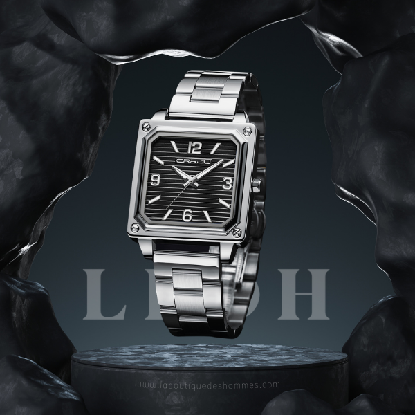 Montre cadran carré acier luxe argent et noir LBDH sur un présentoir noir