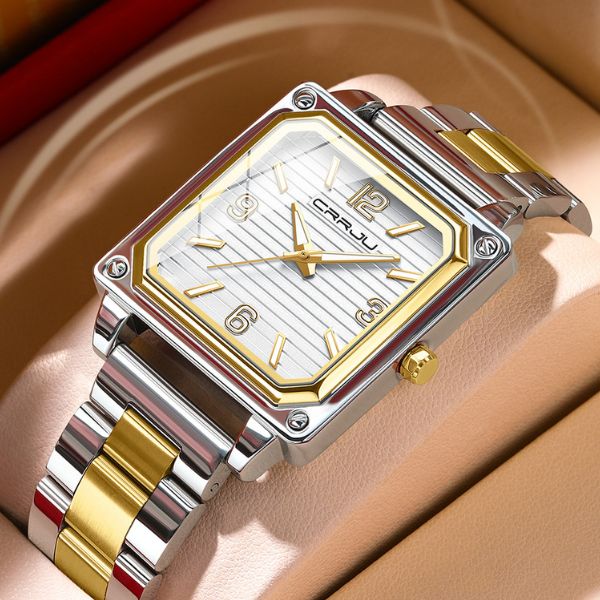 Montre cadran carré acier luxe or blanc LBDH posée dans une boîte pour montres