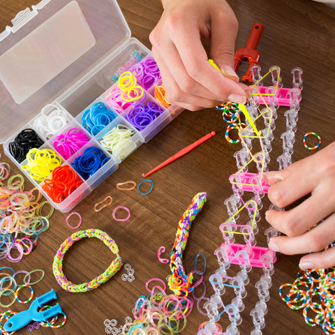 atelier pour faire des bracelets élastiques