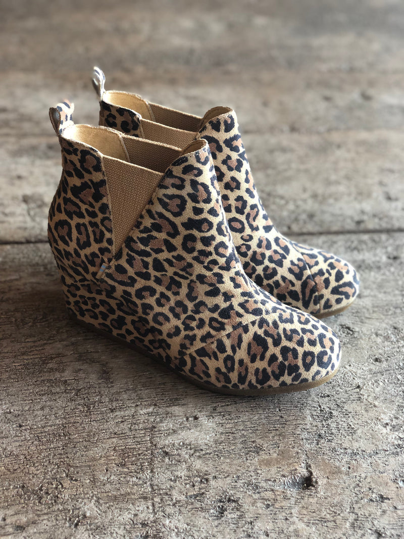 toms leopard wedge shoes