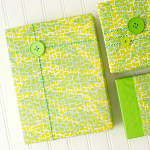 Gift Wrapping with Buttons - Green