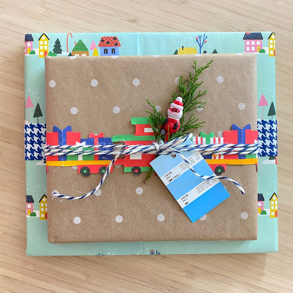Cute Gift wrapping Idea with Upcycled Materials and Eco-Friendly Wrapping Paper