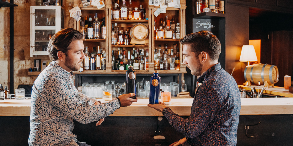 Cedrik et Axel Nadé, fondateurs des Gins Avem avec leurs créations Hippolais et Corvus