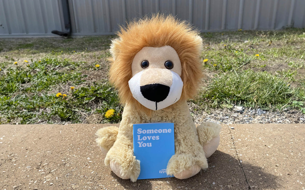 Image of Leroy the Lion with a "Someone Loves You" notecard