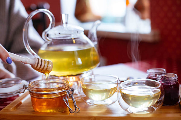 té con miel para la salud