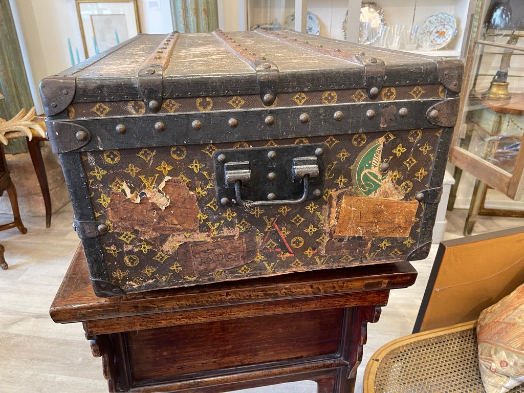 Toronto man finds rare Louis Vuitton suitcase from 1890s in grandmothers  basement