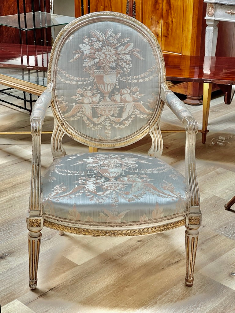 Vooruitzien Onbekwaamheid zoete smaak 18th Century French Louis XV Carved Gilt Wood Fauteuil Arm Chair - Helen  Storey Antiques