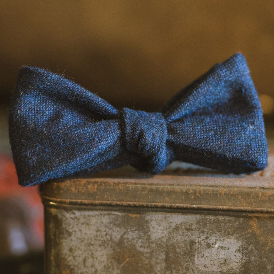 Classic Solid Wool Bow Tie | Charcoal