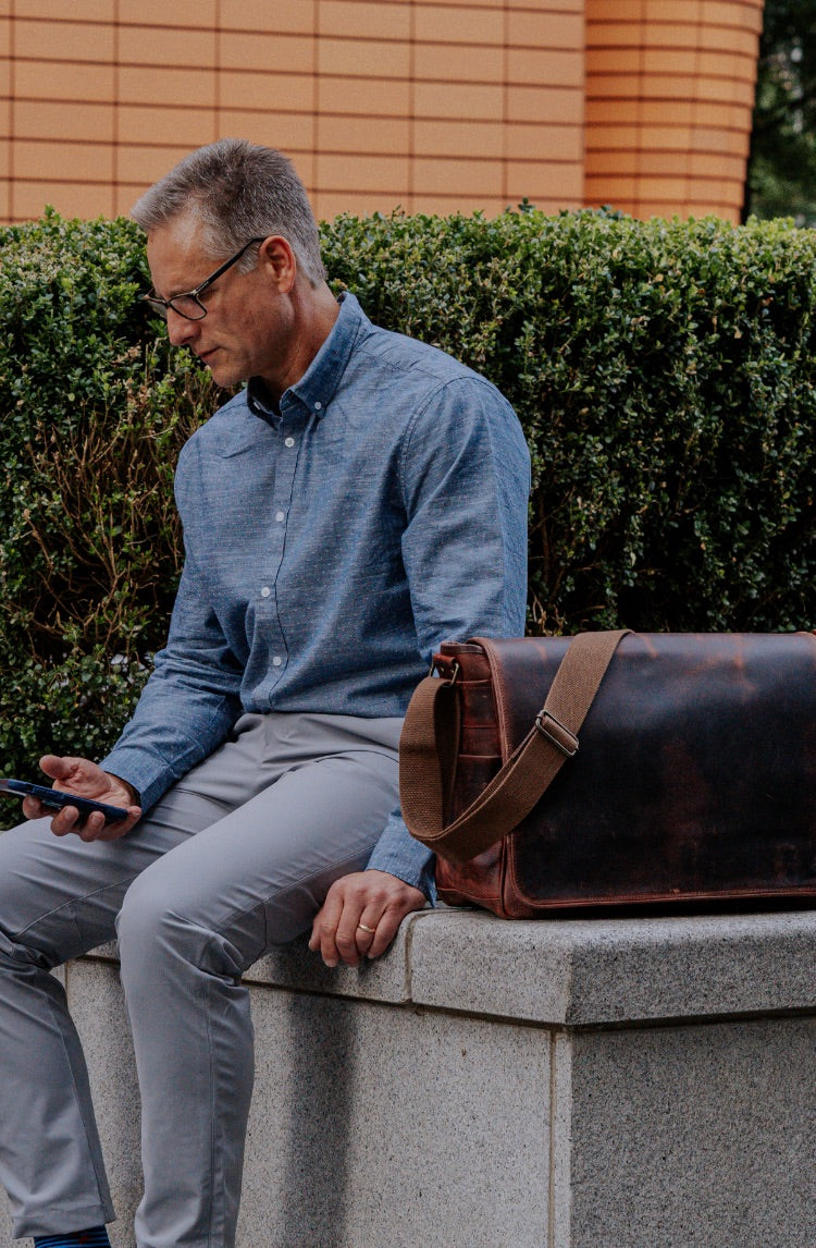 Large Leather Messenger Bag - Dark Oak | Buffalo Jackson