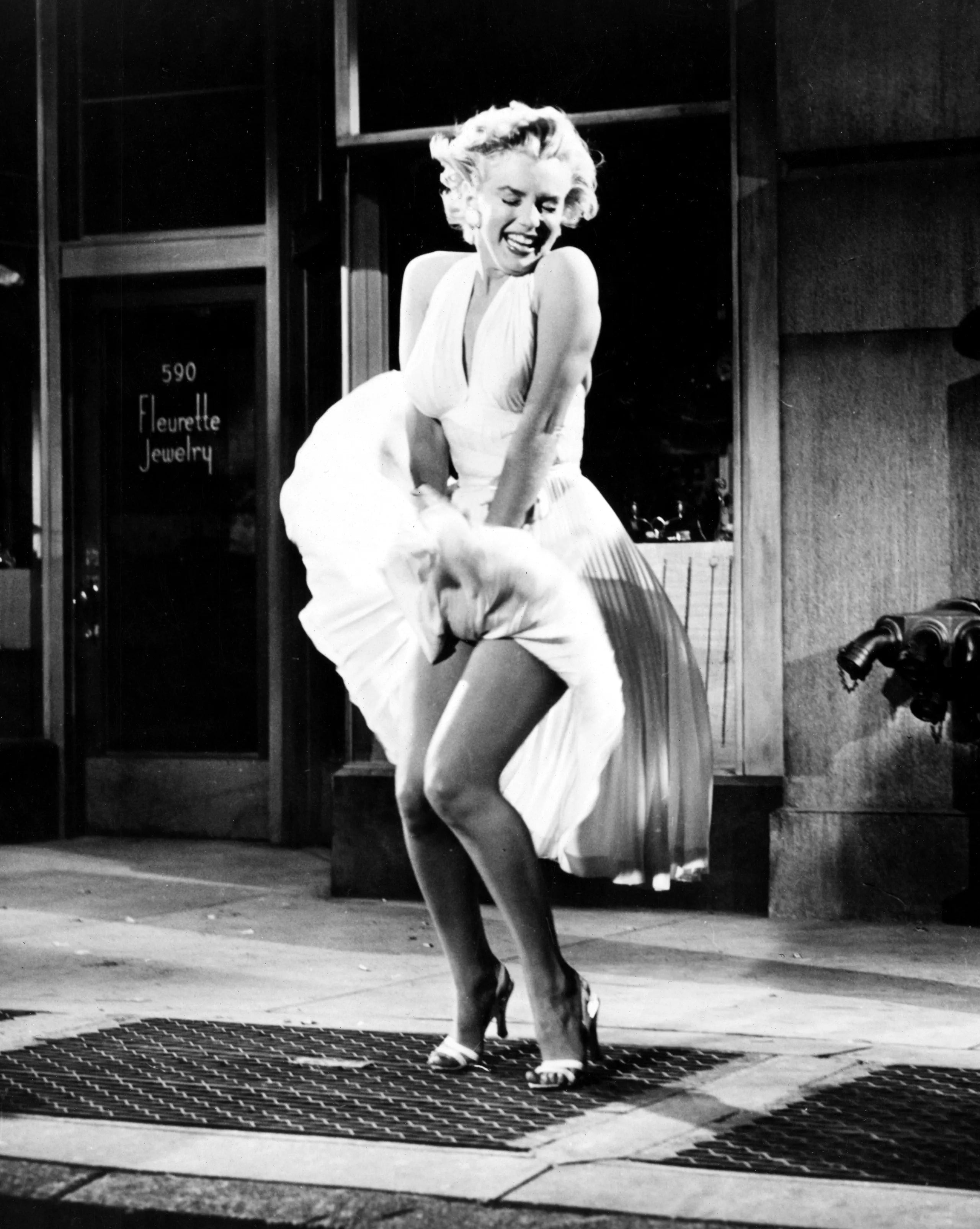 1950s actress marilyn monroe seven year itch outfit