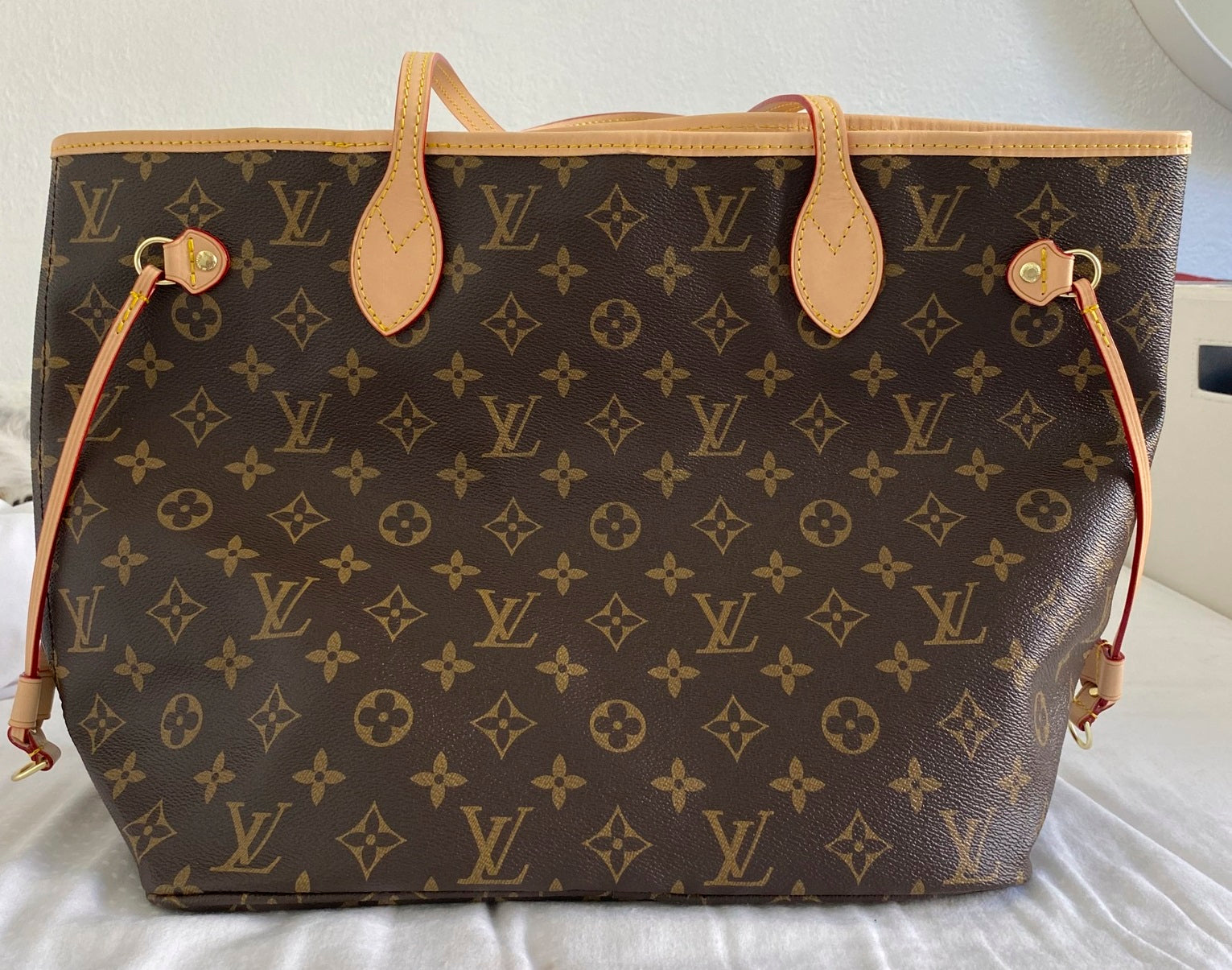 Fake Louis Vuitton Neverfull vs Real: Important Details You Should Definitely Pay Attention To (With Photo Examples) Neverfull Monogram overall view