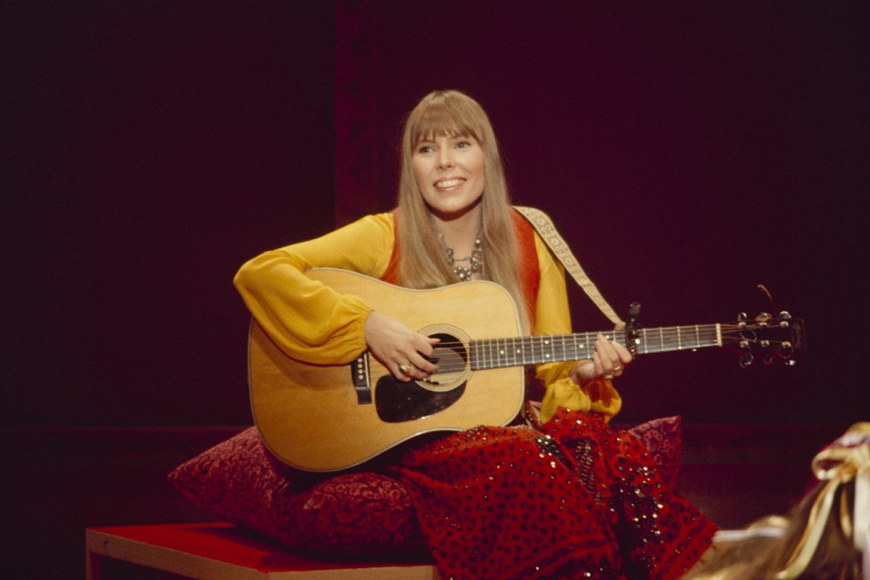 70s women's fashion trends joni mitchell bell sleeves