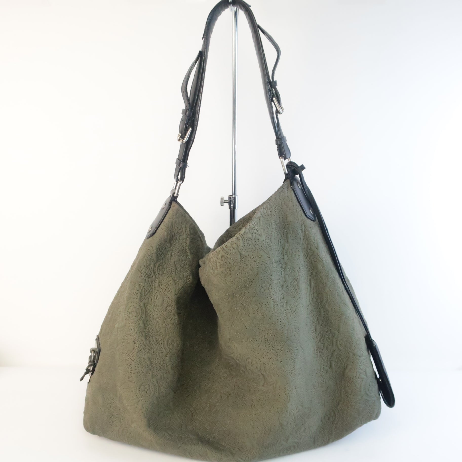 Louis Vuitton Carry it tote bag review #lvbagreview #lvtote  #louisvuittonbag #handbagreview 