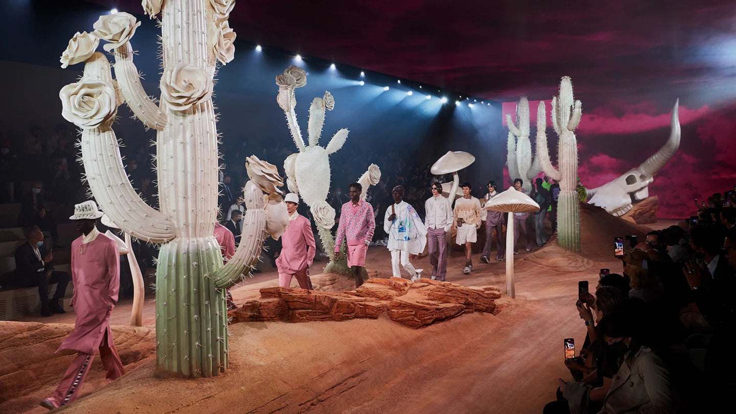 Dior Men’s Sommer 2022: Alle Taschen aus der Zusammenarbeit von Kim Jones und Travis Scott