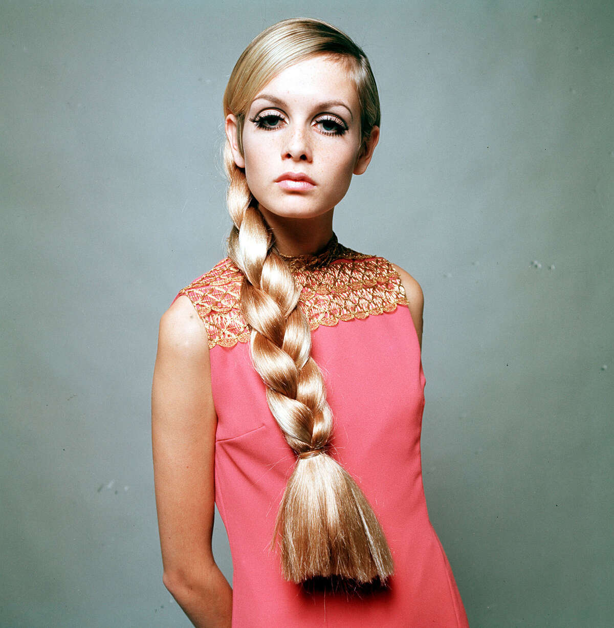 female outfit twiggy 70s