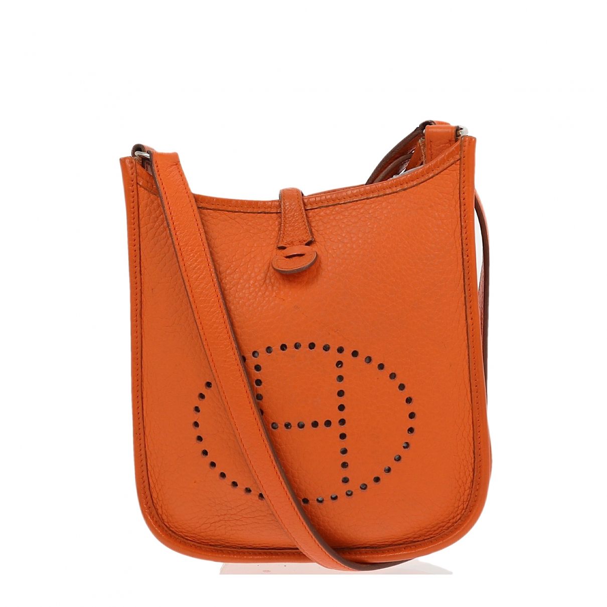 Wardrobe Essentials: What Purses Should Every Woman Own? hermes evelyne