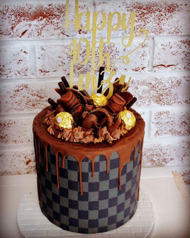 Louis Vuitton cake! #cake #cakedecorating #louisvuitton #bakery #cakedesign  