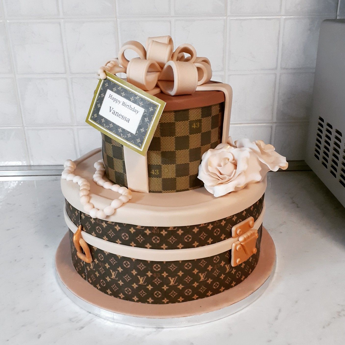 louis vuitton fashion boxes cake