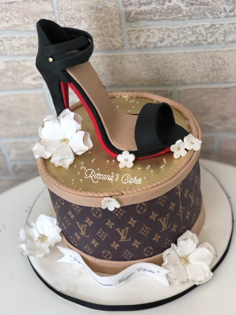 Louis Vuitton fashion themed birthday cake  Birthday cakes for women, 28th birthday  cake, Beautiful birthday cakes